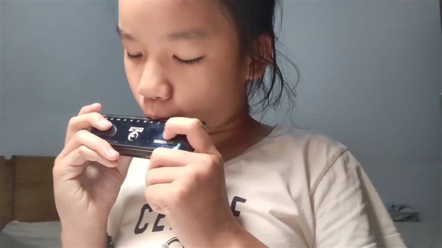 小鼓响咚咚