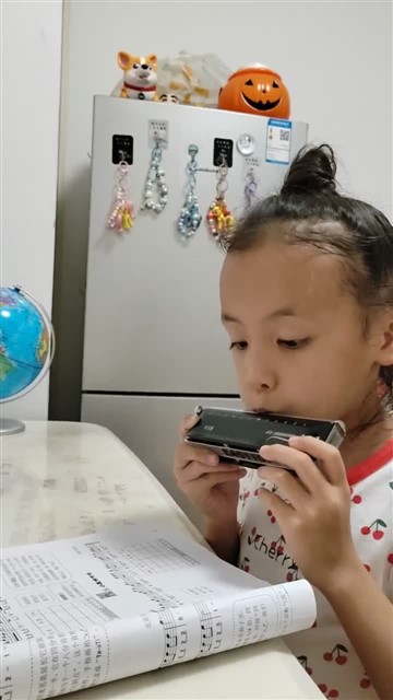 小鼓响咚咚
