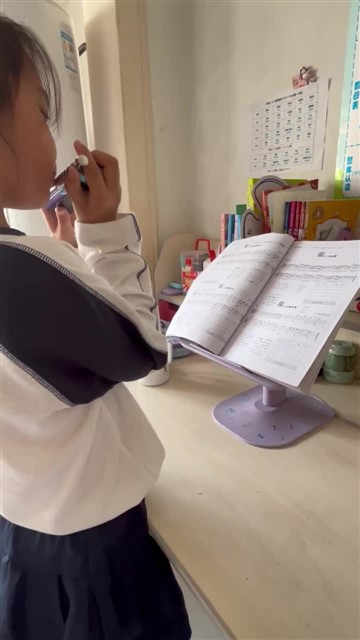 万芷彤