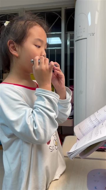 万芷彤