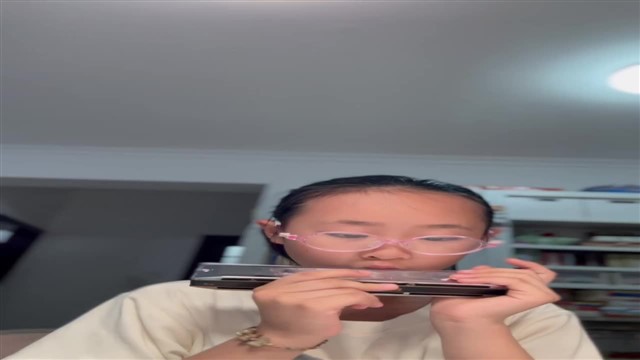 小鼓响咚咚